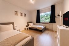 Workerslodge Krefeld für 2-30 Gäste mit Stellplatz & Balkon Bild 7