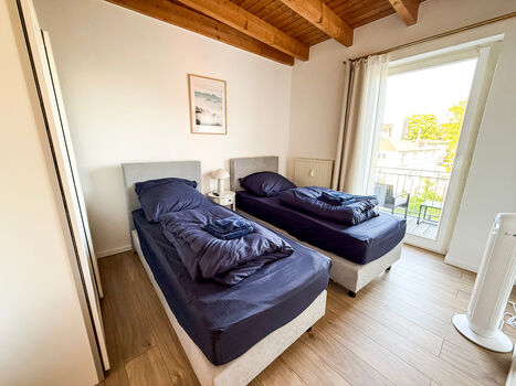 Schlafzimmer 1 
