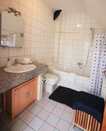 Dusch-Badewanne / WC Dielenwohnung