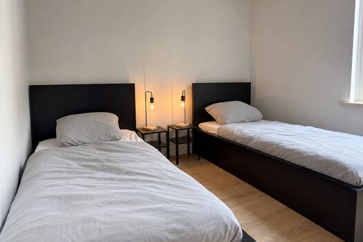 BLN9 / TOMASZ-Living in Berlin – 9 Zimmer, 14 Betten, große Küche Bild 4