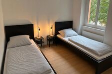 BLN9 / TOMASZ-Living in Berlin – 9 Zimmer, 14 Betten, große Küche Bild 1