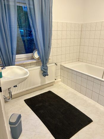 Bad mit Badewanne