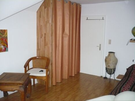 Möbliertes Zimmer mit Herkulesblick in Künstlerwohnung Obrázok 2