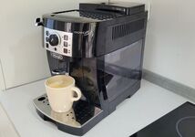 Ein Kaffevollautomat von de Longhi bietet Dir und Deinen Mitreisenden höchsten Kaffeegenuss, aber auch eine Filterkaffeemaschine und eine Frenchpress sind vorhanden, damit Du Deinen Kaffee genau so zubereiten kannst, wie er Dir am Besten schmeckt.