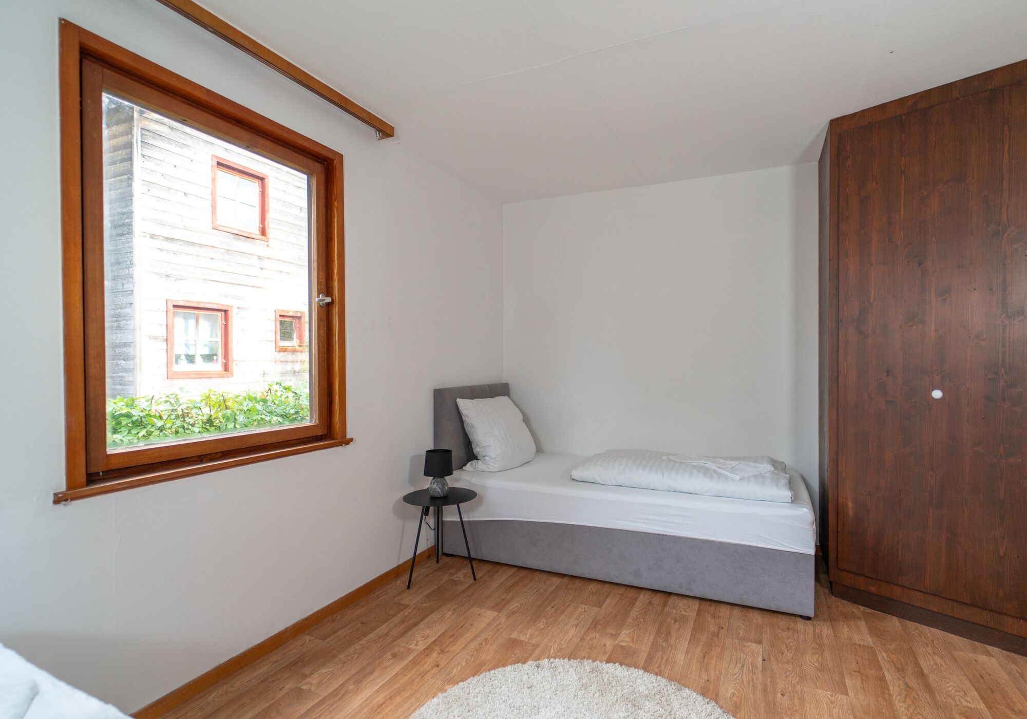 EG: 1 Schlafzimmer mit 3 90x200 Boxspringbetten