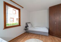 EG: 1 Schlafzimmer mit 3 90x200 Boxspringbetten