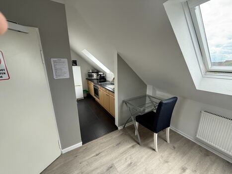Monteurwohnung Köln -WLAN, Parkplatz, Balkon bis 24 Personen Bild 2