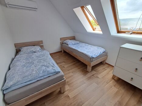 NEU! Frisch renovierte Stadtwohnung mit Klimaanlage! Picture 3