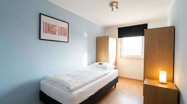 MH19 / TOMASZ-LIVING in OBERHAUSEN - Flexible Anreise + TV Bild 3