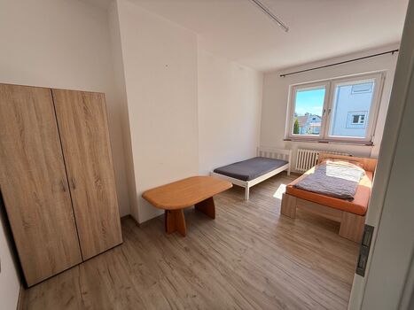 Frisch renovierte vollmöblierte Unterkunft für 2-5 Personen Bild 5