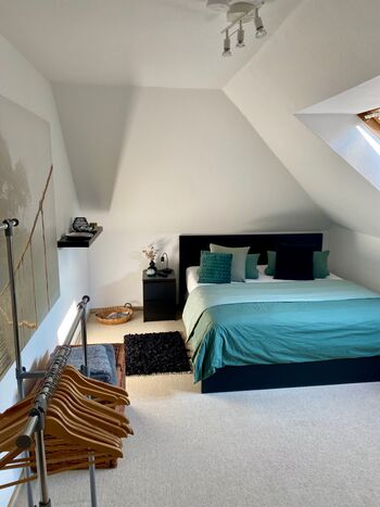 Ruhiges Gästezimmer mit eigenem Bad – Parkplatz, gute Autobahnanbindung,