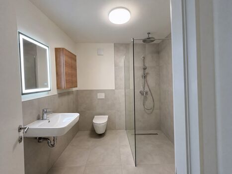 MH50 / TOMASZ-LIVING in GLADBECK - Parkplatz + WLAN Bild 5