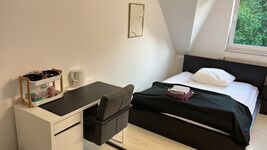 Komplettes Haus nördlich von Hamburg City und direkt an A7 Bild 1