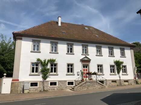 Fewo "Schulwohnung" im SCHUL und RATHHAUS Obervolkach