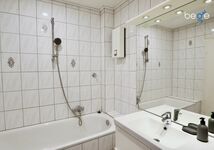 Badezimmer mit Badewanne