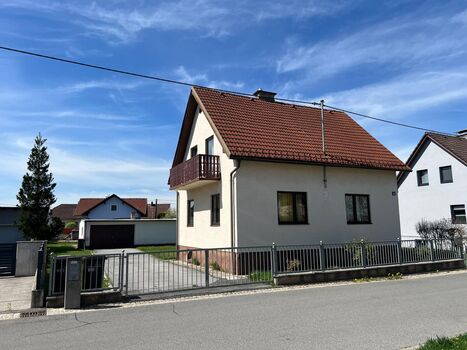 Monteur-Arbeiter Haus in Gewerbe-und Industriegebiet Nähe