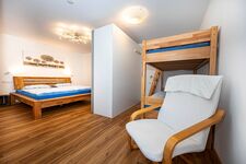 Stockbett, Doppelbett mit Raumtrenner Schrank