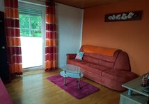 Ruhige helle 2-Zimmer-Wohnung mit herrlichem Ausblick Bild 2