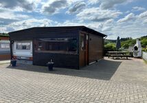 Blockhütte mit Wohnwagen direkt am Bikepark Winterberg Bild 1