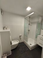 EG - Badezimmer mit Dusche und WC