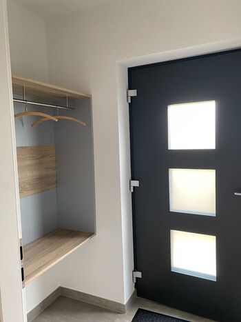 Helle FeWo in Einfamilien-Neubau mit E-Auto-Lademöglichkeit Picture 2