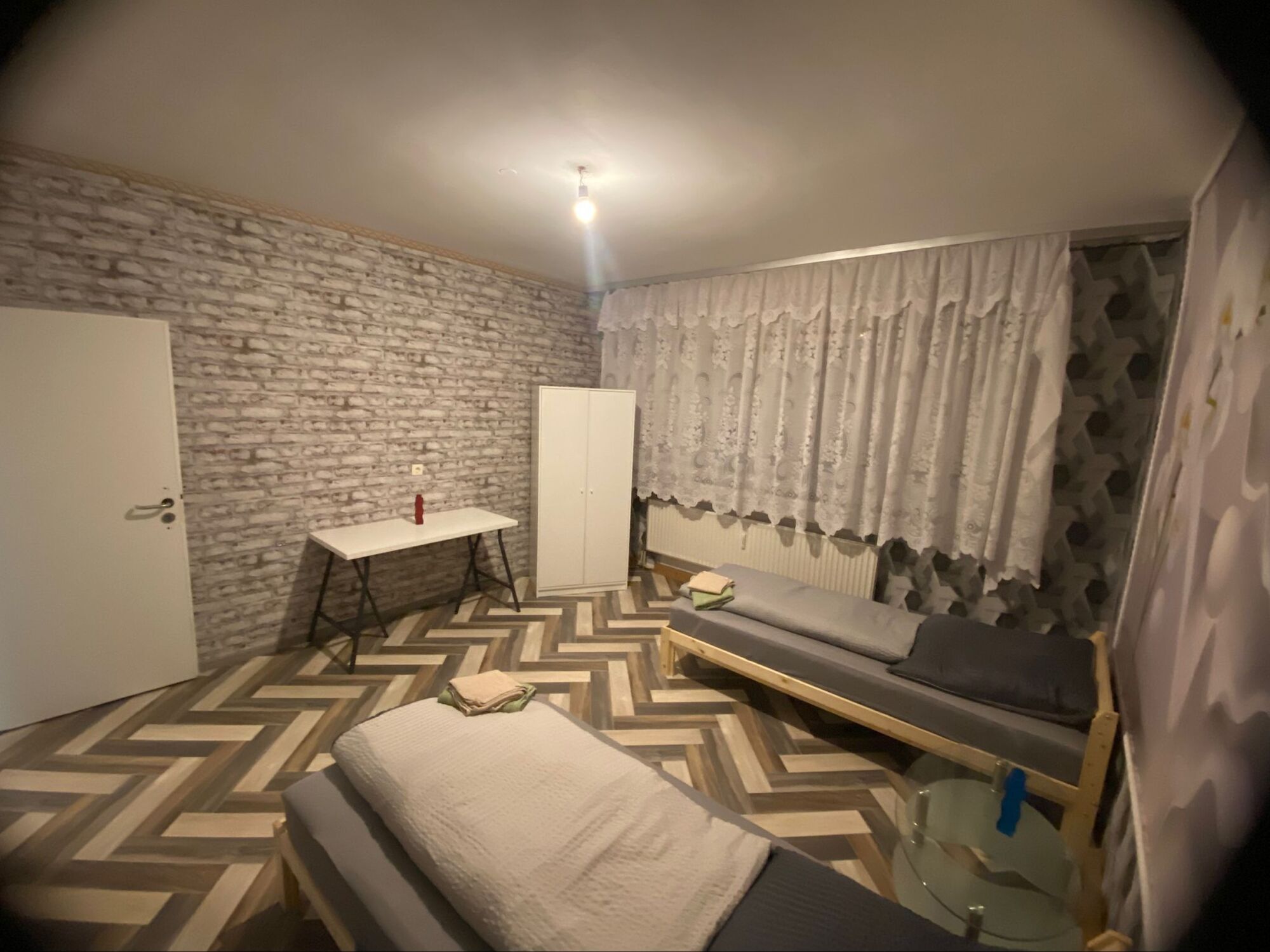 Wohnung 2 - Zimmer 1