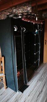Kleiderschrank