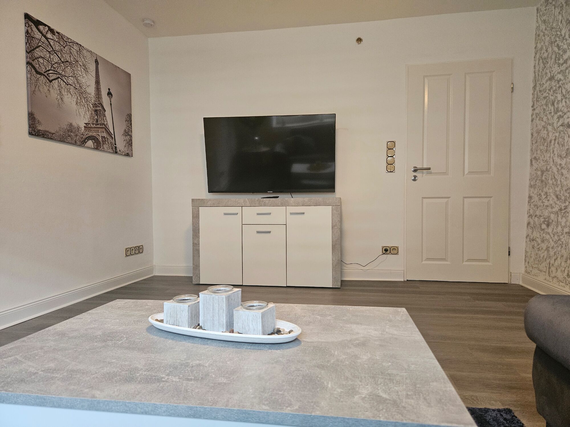 Gemeinschaftsraum mit großem Flat-TV