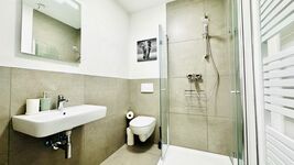 Bad / Dusche / Handtuchwärmer / Fön / Hantücher