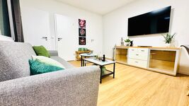 Wohnzimmer / Esszimmer bis 7 Personen mit TV und Schlafcouch