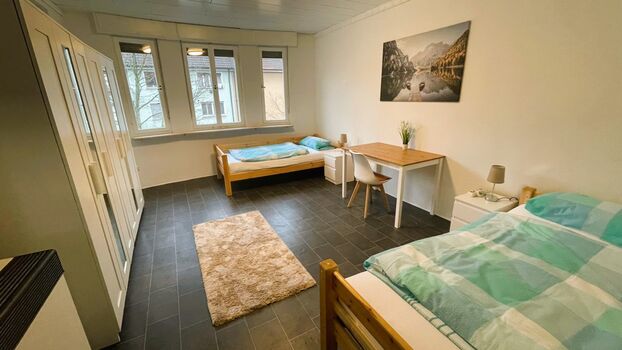Vollmöbilierte 6 Personen Wohnung / Arbeiterzimmer