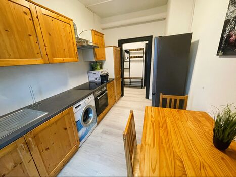 Vollmöbilierte 6 Personen Wohnung / Arbeiterzimmer Picture 2