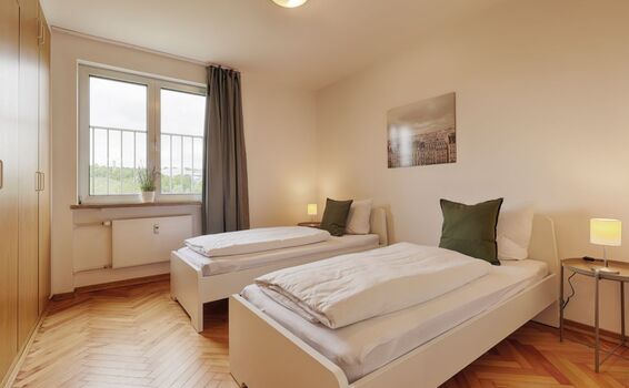 MOWO Monteurzimmer Estenfeld - stadt-und naturnah Bild 2