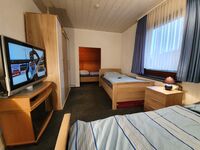 Möblierte Zimmer – WLAN, TV & Parkplätze | Nähe A7 & Flughafen Bild 10