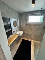 Fünf-Bett-Wohnung frisch renoviert, Heidenheim – Parkplatz, Bild 1