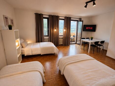 Workerslodge Krefeld für 2-30 Gäste mit Stellplatz & Balkon