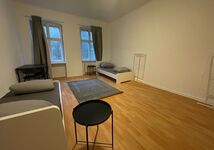 Günstige Wohnung in Berlin-Charlottenburg mit Küche und Bad Bild 2