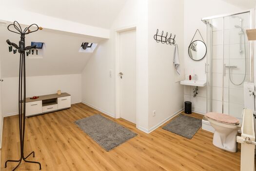 Voll ausgestattete Wohnung in verkehrsgünstiger Lage für 5 Bild 4