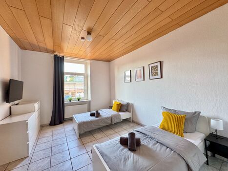 Schlafzimmer 1