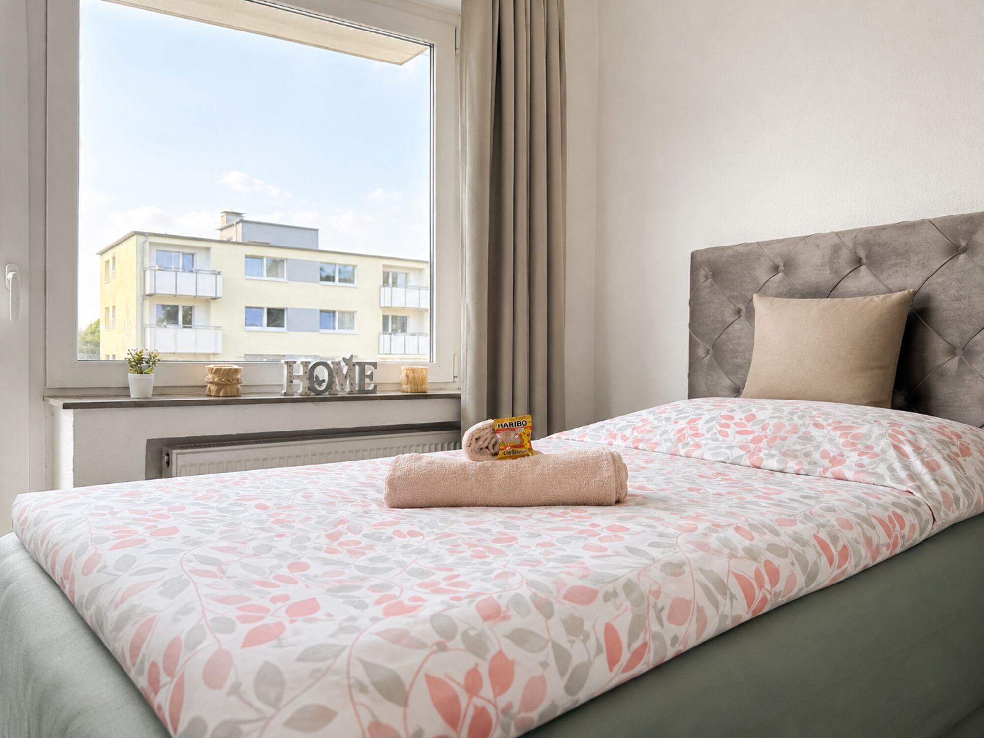 Schlafzimmer3 - Aussicht vom Zimmer Richtung Balkon