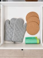 Küche - Schublade unter dem Backofen, Müllbeutel, Backpapier, Ofenhandschuhe inklusive 