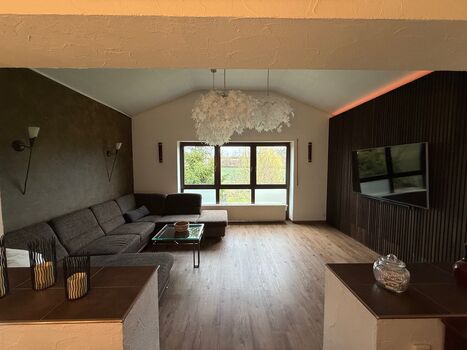 Hochwertiges 11-Personen Monteurhaus mit Wintergarten Bild 2