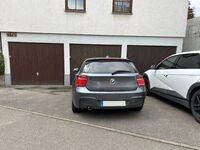 Parkplatz direkt vor dem Haus