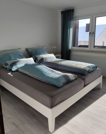 Doppelzimmer mit Zugang zum Balkon