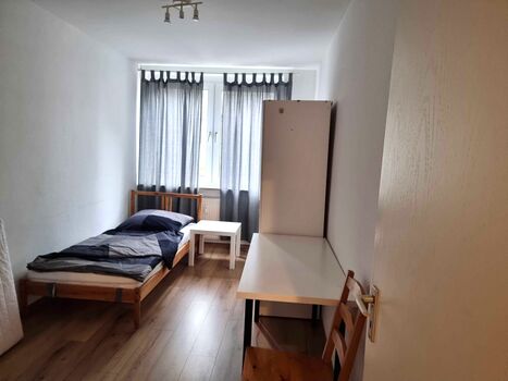 Schlafzimmer 1