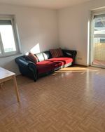 Zimmer 11 mit 2 Betten, Couch und Balkon