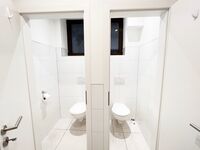 Zwei abgetrennte WC-Einheiten