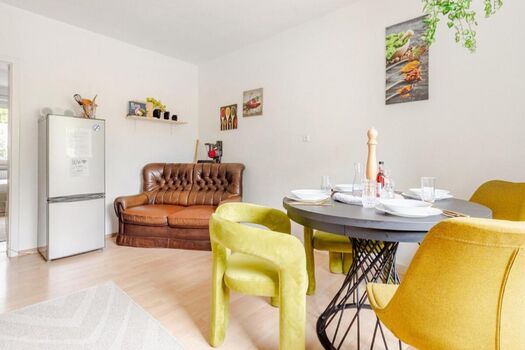 Modern ausgestattete 2-Zimmer-Wohnung in bester Lage von LU Picture 2