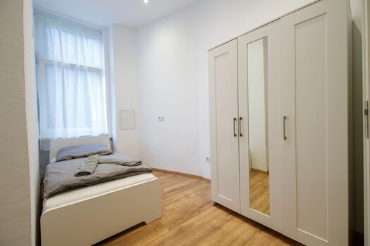 JOSEF APARTMENTS | WIESBADEN | ELTVILLE | 7+ Appartements Bild 2