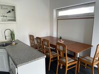 Neu ausgestattetes Apartment mit Balkon für 6-8 Personen Bild 7